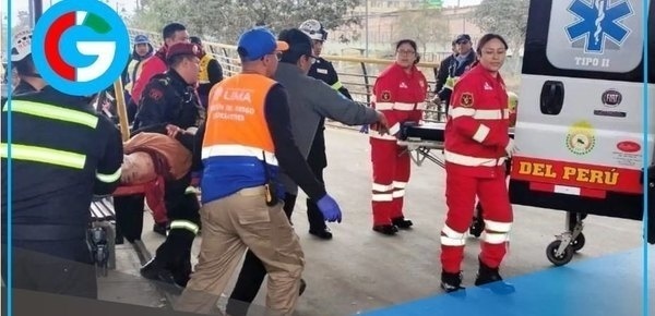 Miniván cae del puente Ricardo Palma y deja varios heridos