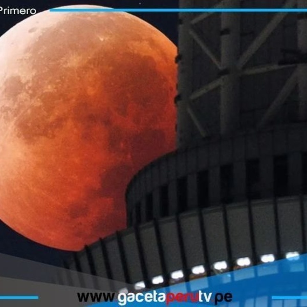 Luna de Sangre brilló intensamente durante eclipse lunar total mundial