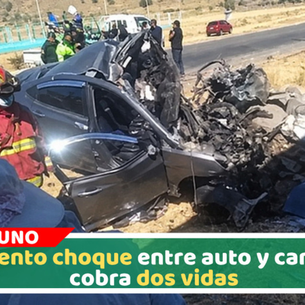 Violento choque entre auto y camión cobra dos vidas