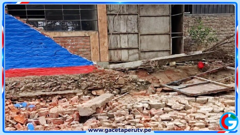 Muro de colegio se desploma en Villa El Salvador