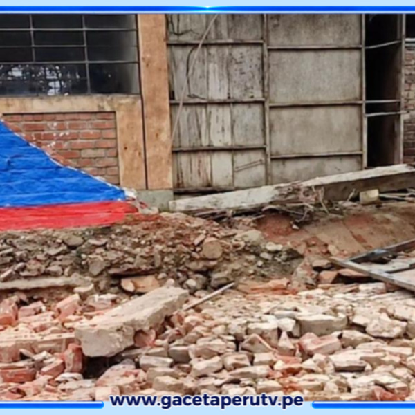 Muro de colegio se desploma en Villa El Salvador
