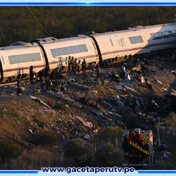 Pobladores y autoridades socorrieron a víctimas de colisión ferroviaria