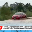 Auto arrastrado por badén Juana Ríos y conductor es rescatado en Chongoyape