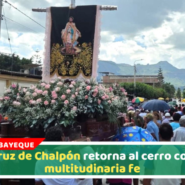 Cruz de Chalpón retorna al cerro con multitudinaria fe