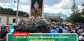 Cruz de Chalpón retorna al cerro con multitudinaria fe
