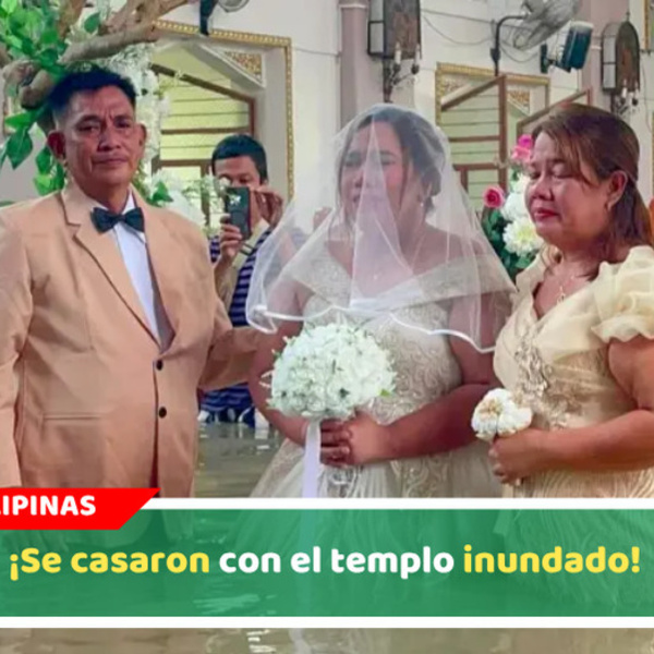 ¡Se casaron con el templo inundado!